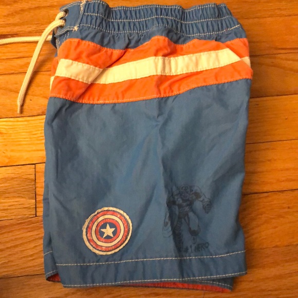 Captain America Swim Shorts & Rash Guard, 2T - Picture 6 of 12
